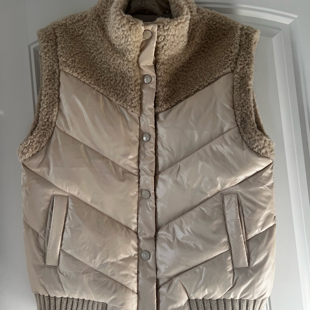 Heartloom Women's Beige Puffer Vest